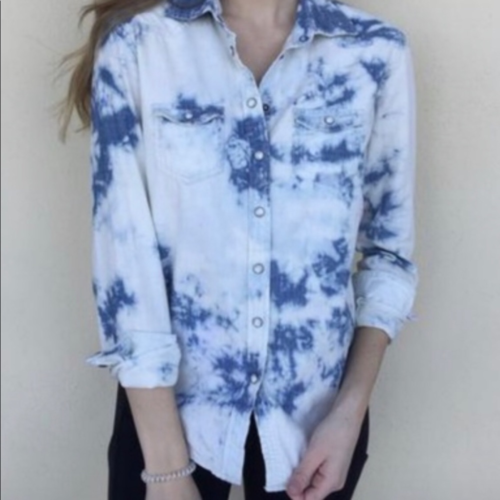 AE Tie Dye Avis Wash Button-Up Shirt